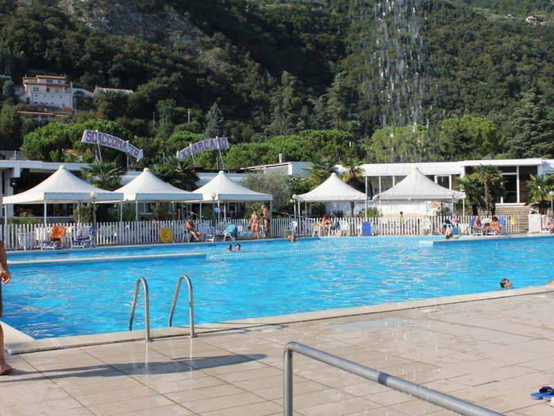 5C5481E5F089AEA3296D4FDE0968DF57