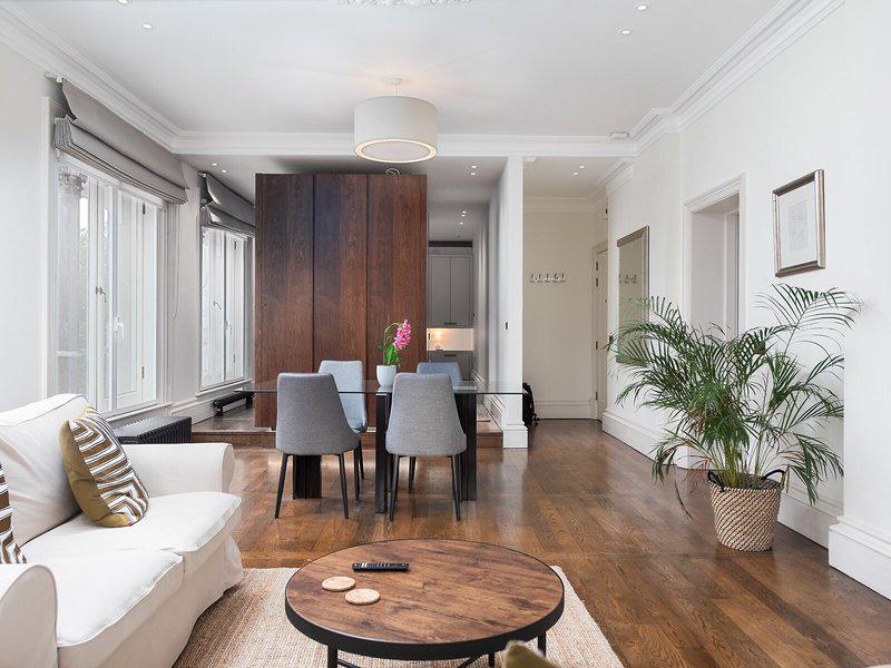 58DC011E9F512897946D3000B28954BB