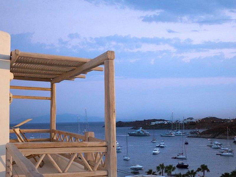 3EF856AE7DEFB8D25F74F87A66D24D2A