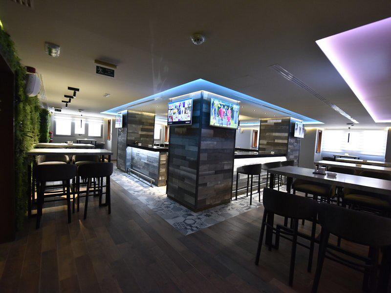 46E2015240E16CB3603E335899E163F4