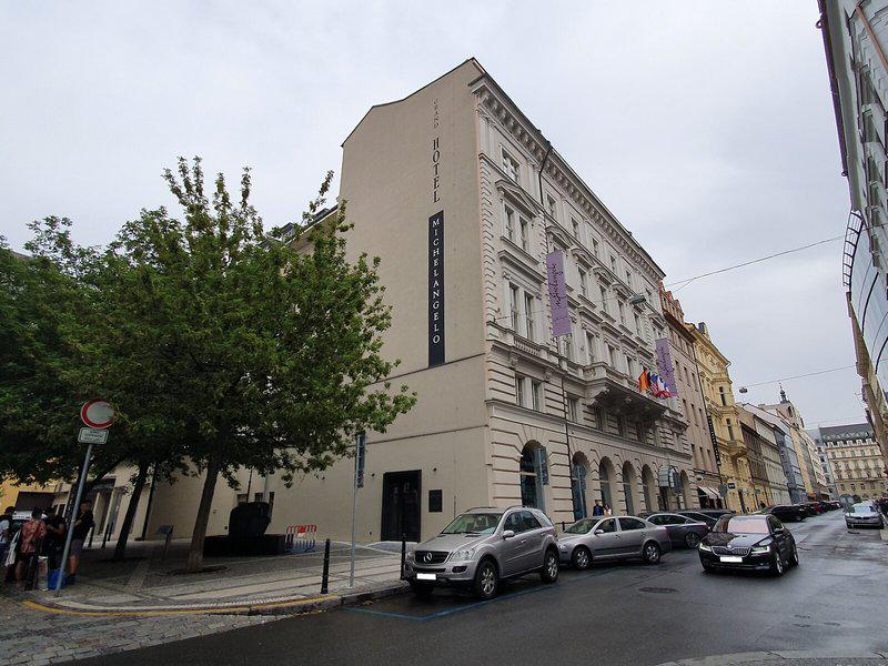 9B8DED3EE36CA2860EC9EC2532737A06