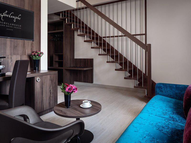 FE0DA9ACE76B4F7A39DDD122C33E0BC9