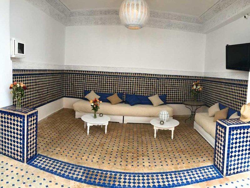 6B7FF0FA68728E40F1963A1F4FC7DA6A