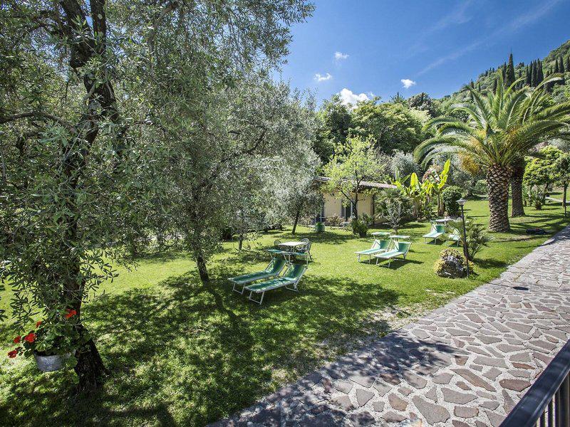 7C6502E36B094FC18E1D09C5477BFD41