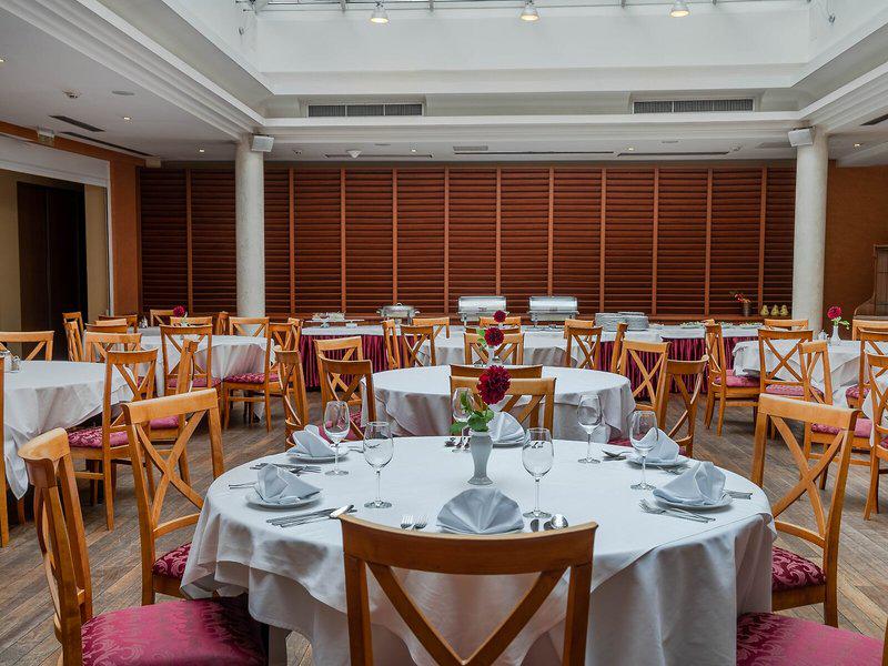 06A33A1A11ABBF1ADE5B4226BA6B27F4