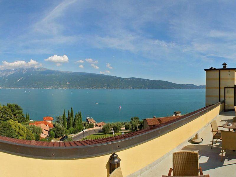 E63AE8B775BBB76419D6938FF96976FB