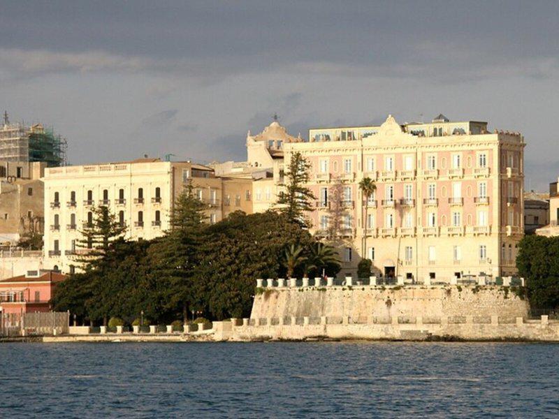 A5FBC5EF240FEF64F49B16886A58986E