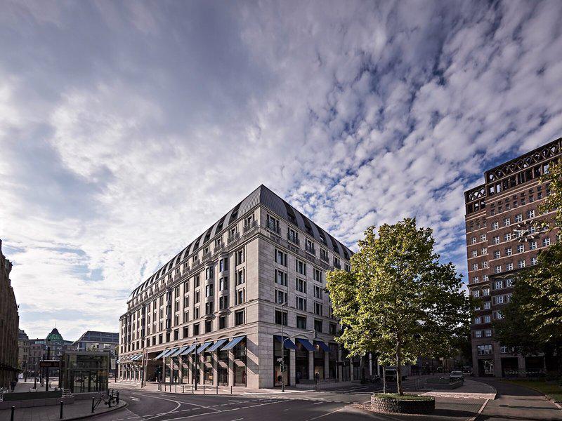 55355D339F4D57019EC8275647D5FF82