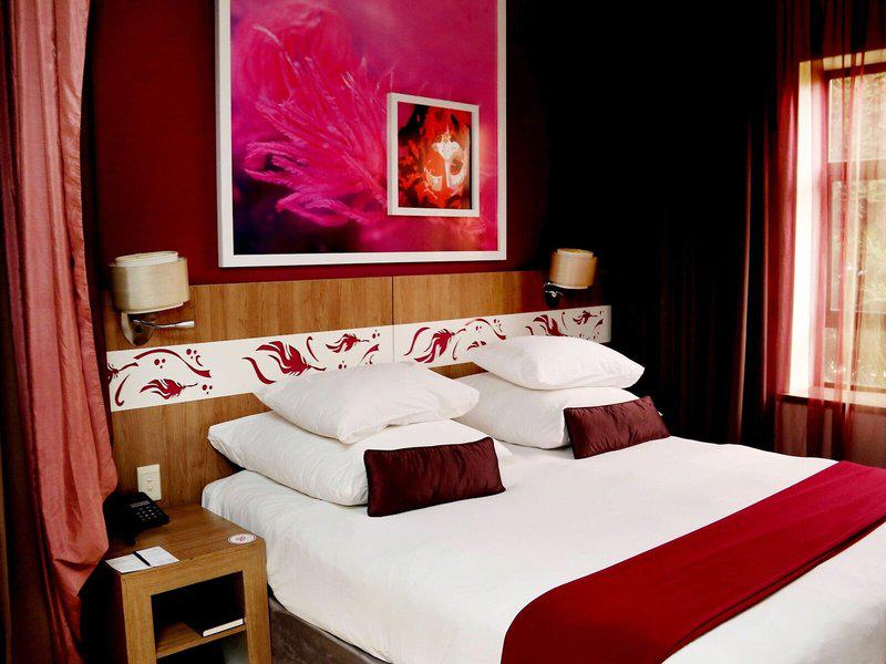 B8F9932FB7377D6F1E6D0C4A376E54FA