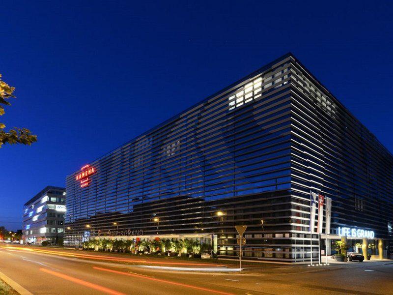 33BF1E840F418902CF765283E2DF4D1B