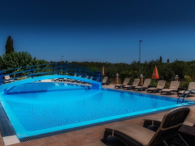 01FBE2E67F124B7CB6581677A99C02D5