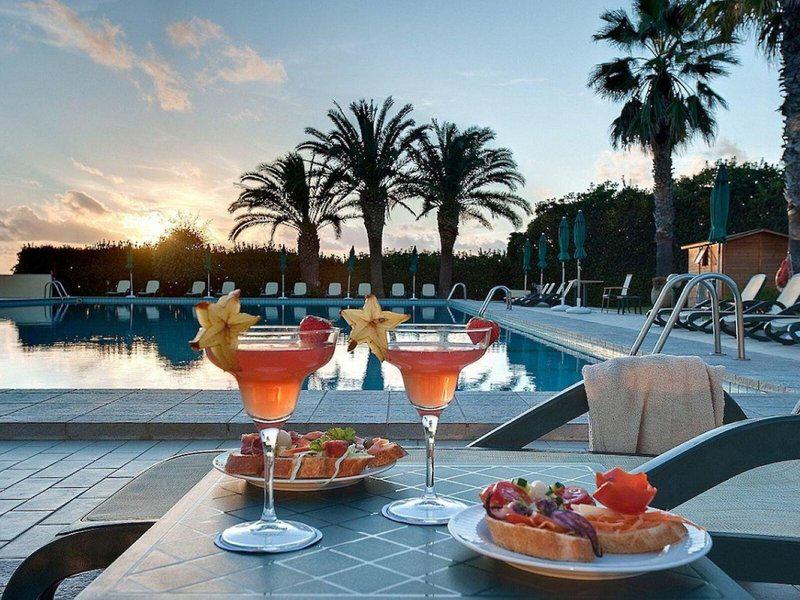 1A4E776792477A2A7B76B5DACED5E3AC