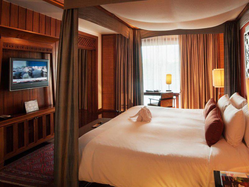 27F98DCBD154F9A7DA54D3DCE808D2F6