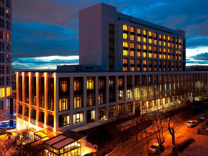 AD9D662E758D02E93482E940AED372BB