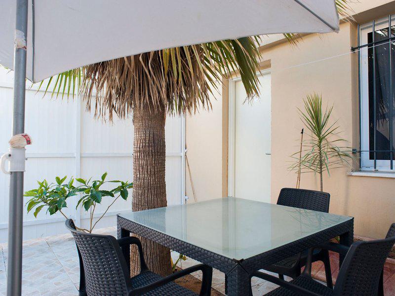 2051C668F0E1950C0AB8D33ECD094533