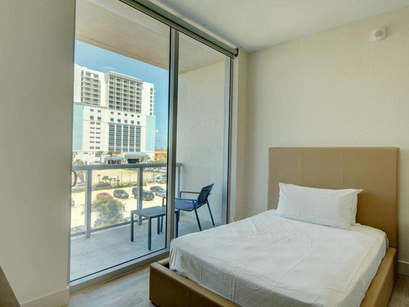 06810FF496CFD9C67E48195E833C1C10