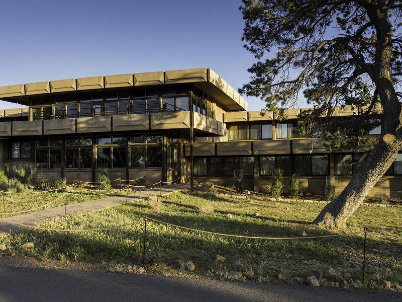 8DFCB2CC85B44243CC79D79FE8B5A09C