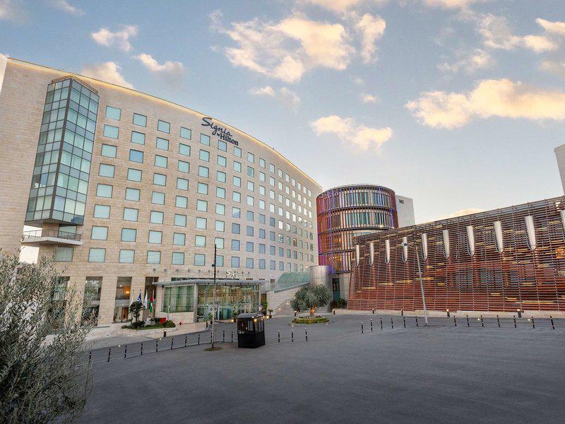 B5FDF4D9AA4440085C2B054E33F7E1F0