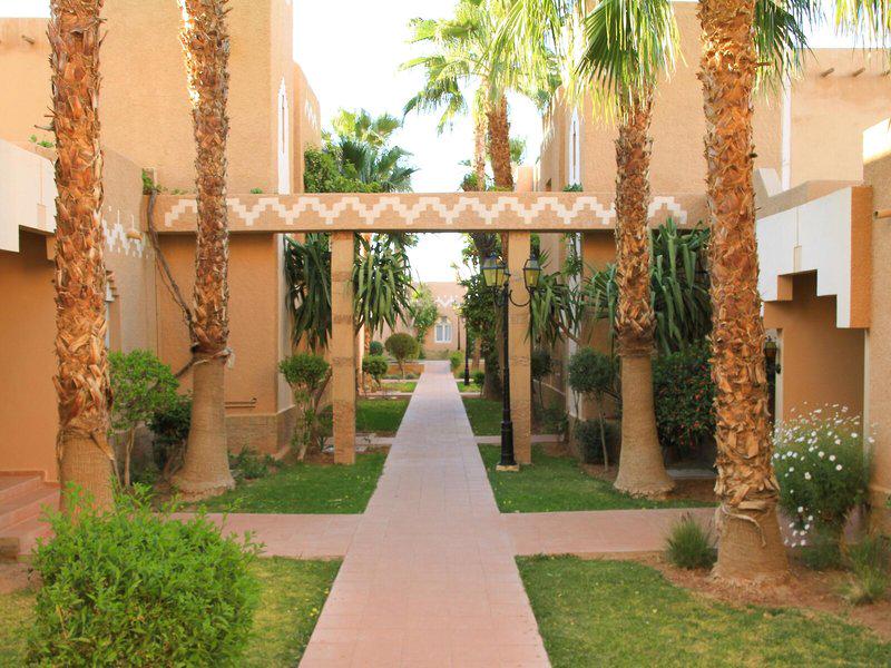 8E9F0E6FDF44FD0C4AEC95541C8D41D1