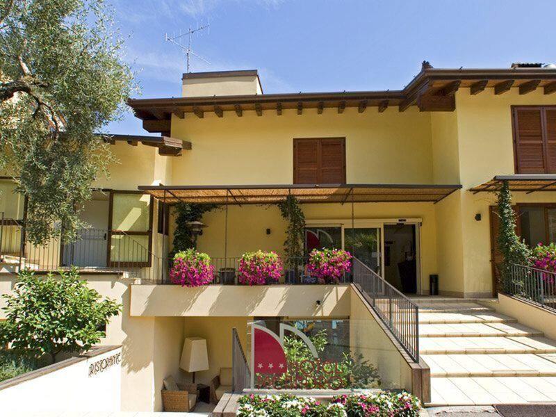 299D49B6C4F3EE288F1975712ECCA196