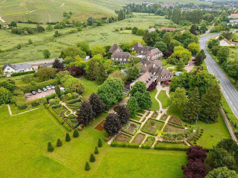 7A680B3E9094B40F147D3D3DFF948893