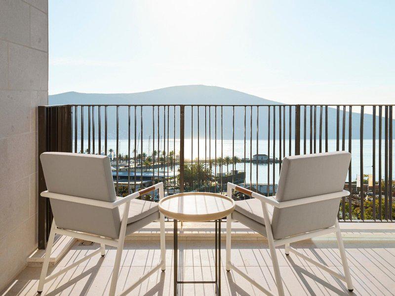 324F257AAAFC8CBCAB3EBEAF947B1BAF