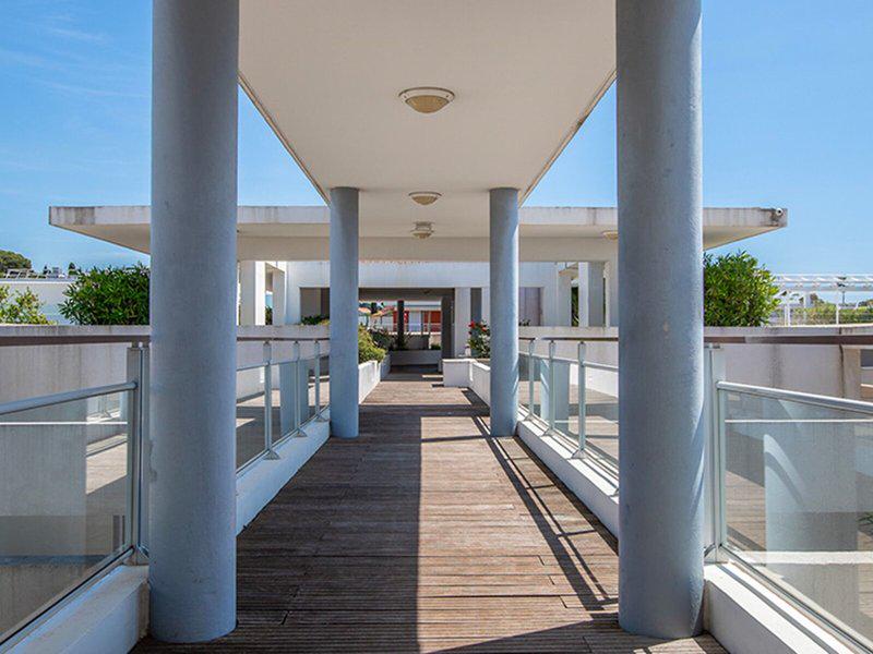 AFB603CBC25C47B05151F13ACD6DEEDA