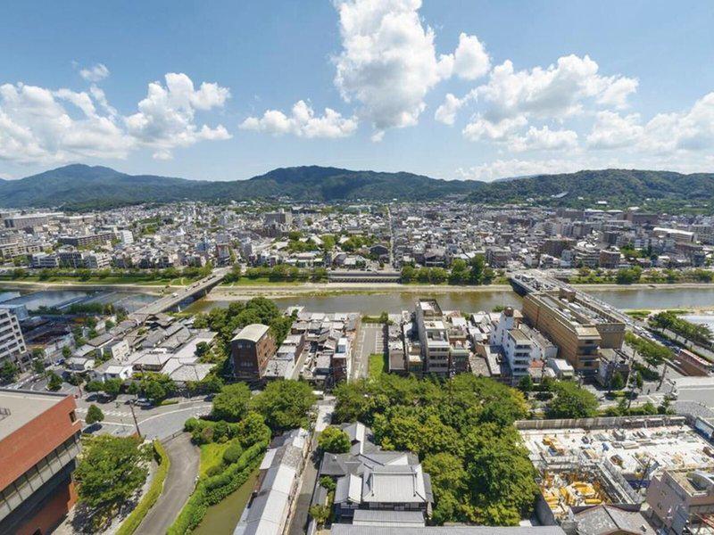 700FC11FAE8A3C1421C04988AA855052