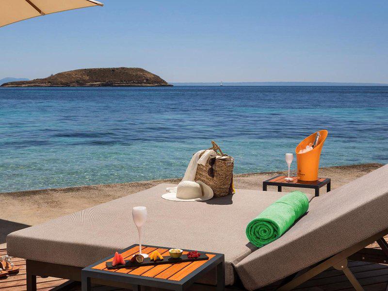 AC6533D2A5855FD150A9D953C7BFB013