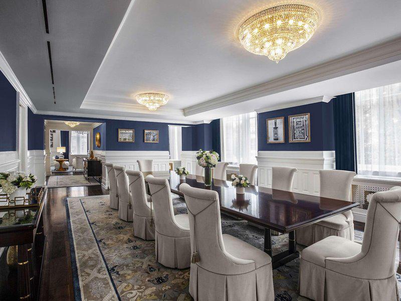 BDE677B33E55E1C36FBEF219E7C53A18