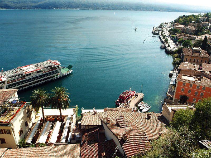 FCC1A678A1C426F2D3F590678937D4FB