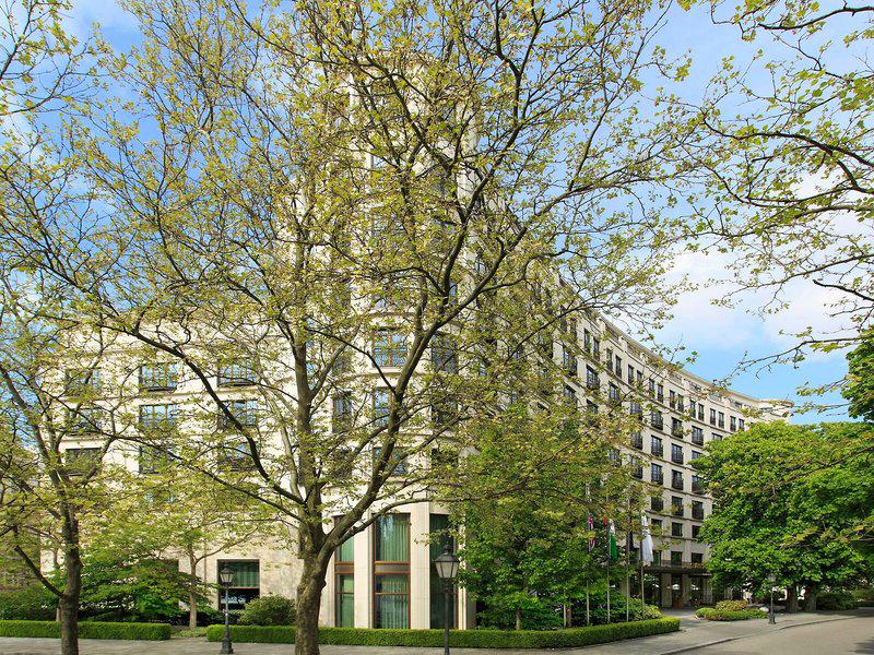 00F1FE8D8E19D33BF83C072AB3A9CADF