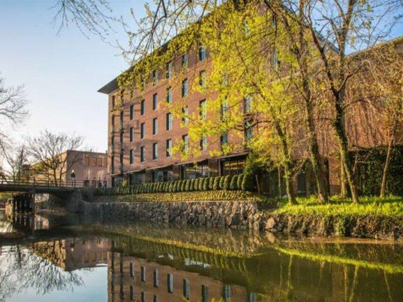 1C0F84BCCEF65D4C041296FE74AFF7B5