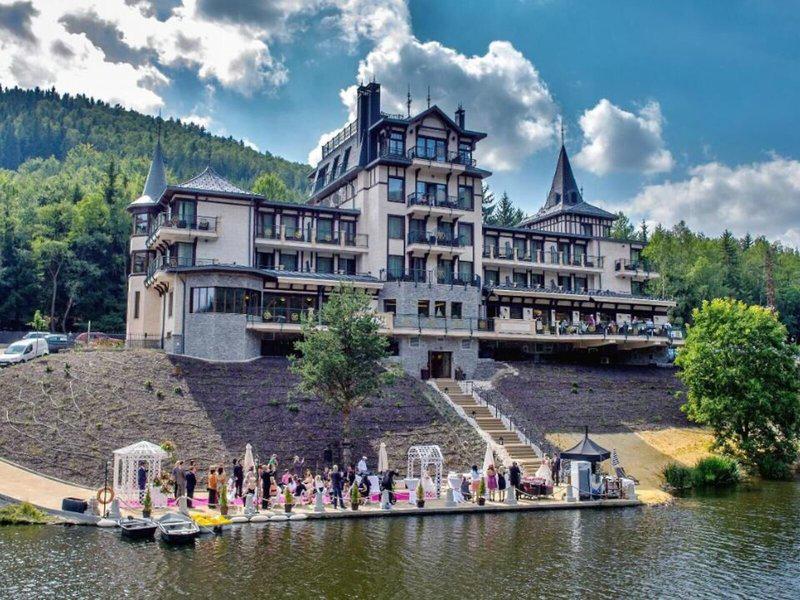 665905A475F8A1BBA18B338C6A2BE1BB