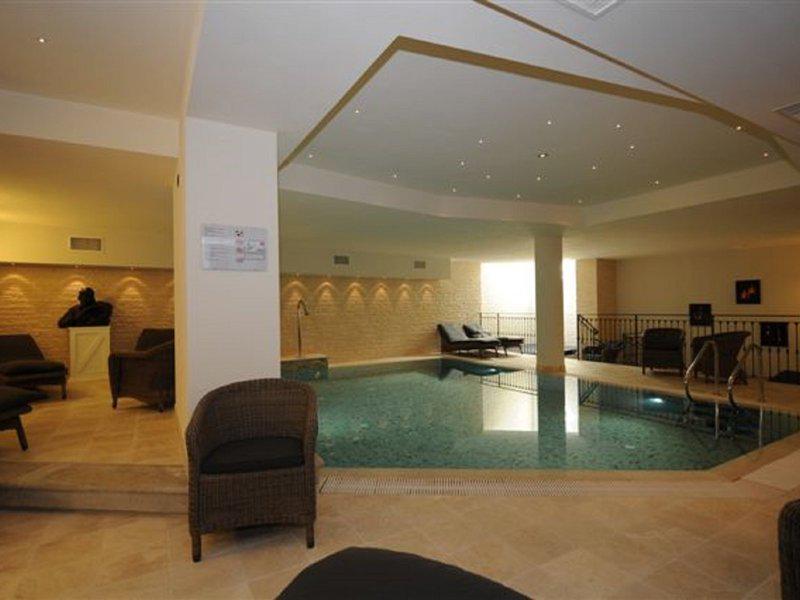 3BB6D99C7045163EB03C40380F524B0A