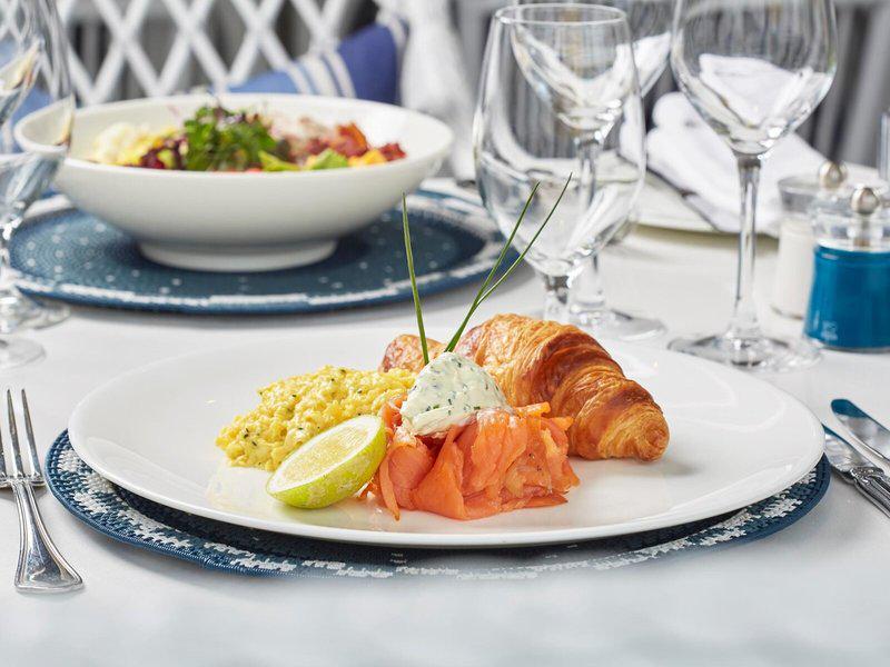 4303EE83F5EDAC581B9B8F7A5D94297C