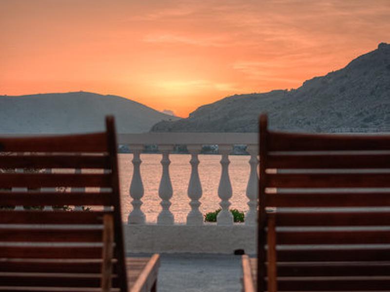 B64FB65C4D21420429E6394F7908BC13