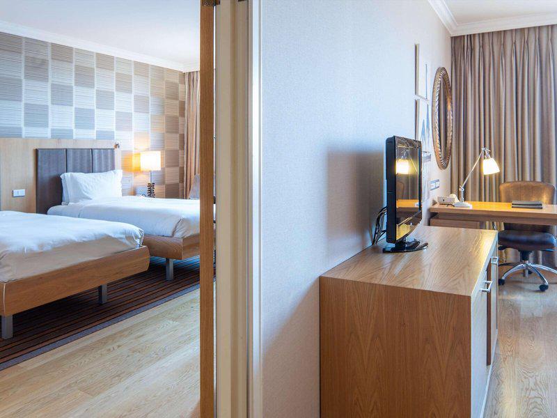 E4D8BA29B2E06BD56BF720C771C70229