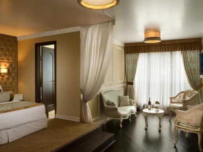 1300595A0F58B49DED6A04EEE5AF85C8