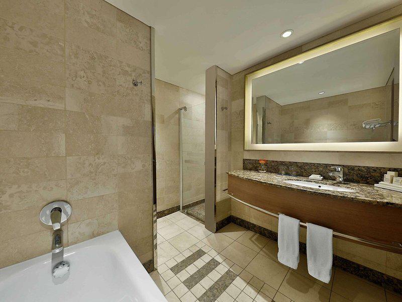 D22816FBD1ADE4FB06684A82055996D8