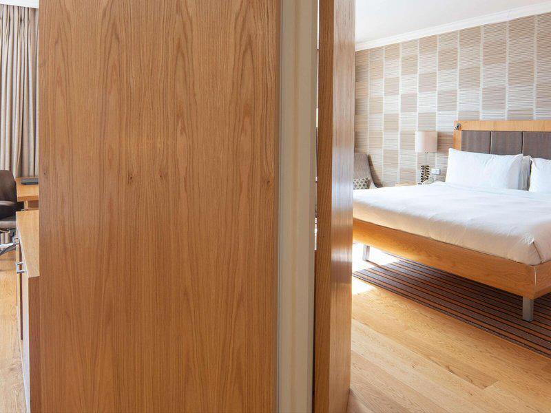 4CE25B471AA4FA96EFDBFB9CD1DB7418