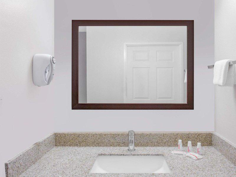 2726DAB0401A9EE8E4FF579A305DF574