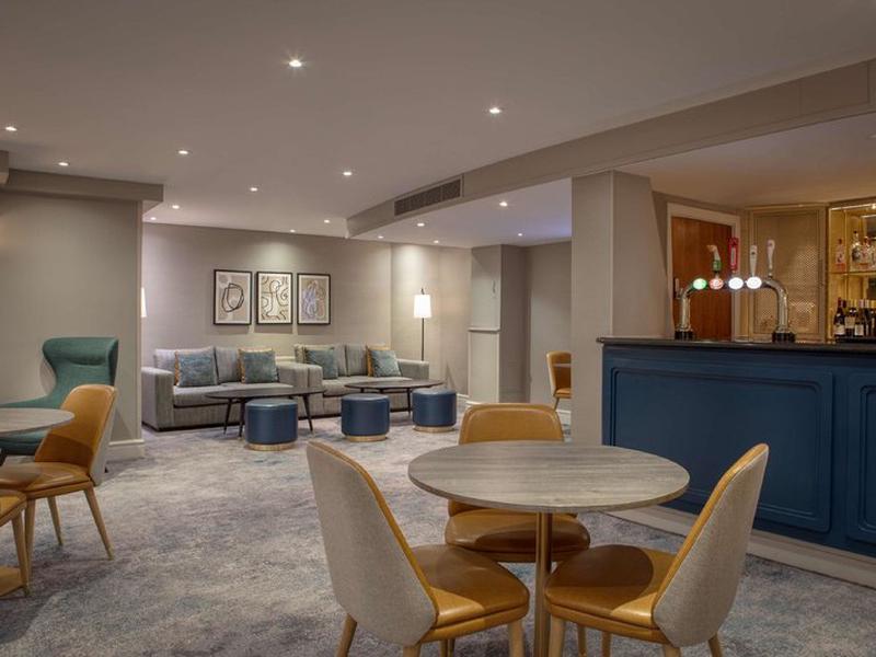 F2337DF8D646B331E6F5F6EC812B2BA5