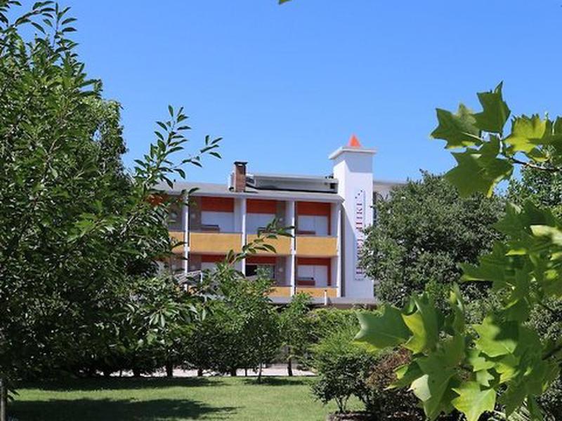 6FE338D7F8E680F9FF64CCBE24D59373