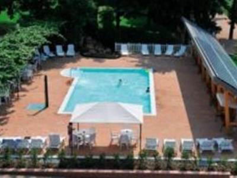 8D67F09BD35414EC595E37F3EEFF1A3C