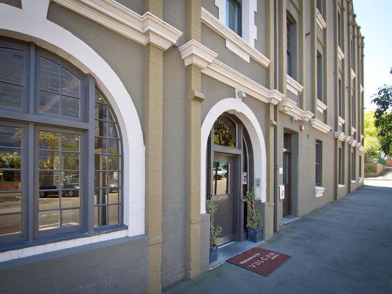 3A929DBE8040A13427BE37305F45F395