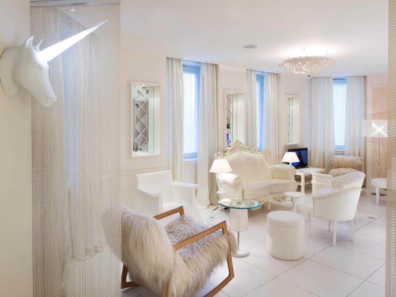 2D0A5F36CFDC421232C53886AEC37A3E