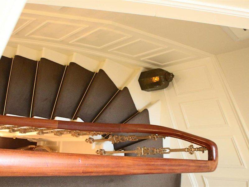 3DFD4D4E59995D27E3B68AC8A7D111ED