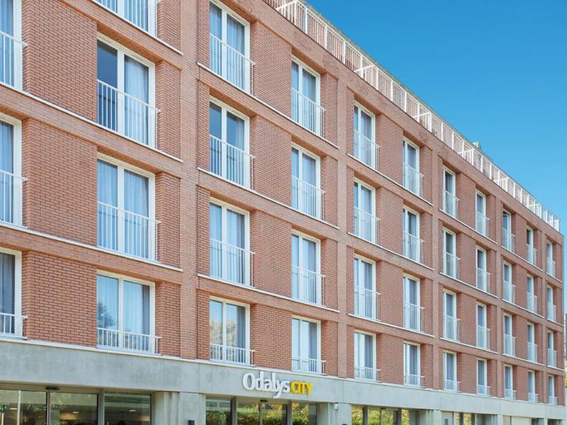 27A8DA333367F18DAFE97A33DAE06735