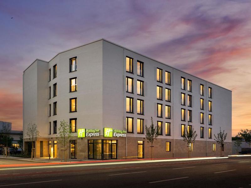 C23AD8B83E2025FB67766369A211768C